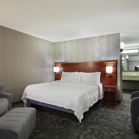 Отель Courtyard Chicago St. Charles Сент-Чарльз Экстерьер фото