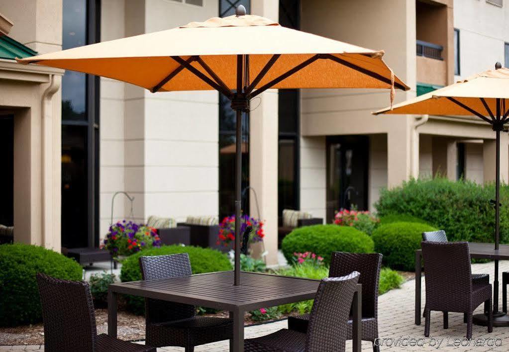 Отель Courtyard Chicago St. Charles Сент-Чарльз Экстерьер фото